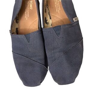 Navy Blue Toms with Animal print inside women’s size 10